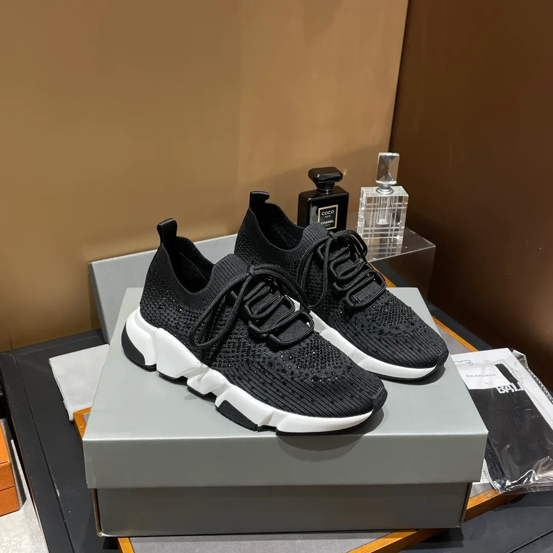 👟👟Ex-factory price 400👟👟 Balenciaga Balenciaga 🌝🌝glitter single shoes world premiere 🌈INS Weibo magazine sold out 💥💥counter limited edition ⚠️ Czech crystal hot diamond ⚠️specially customized fabric with summer cooling and heating effect ⚠️TPU ten PU vacuum combination bottom (not a plastic bottom formed by market currency) ,) The inner craftsmanship and material are the same as the original! ! Size 35 to 45M standard size (34, 46 can be customized) original high-end top complete package (with original Balenciaga socks included)